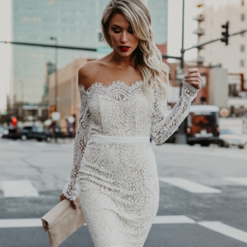 White lace trumpet dress